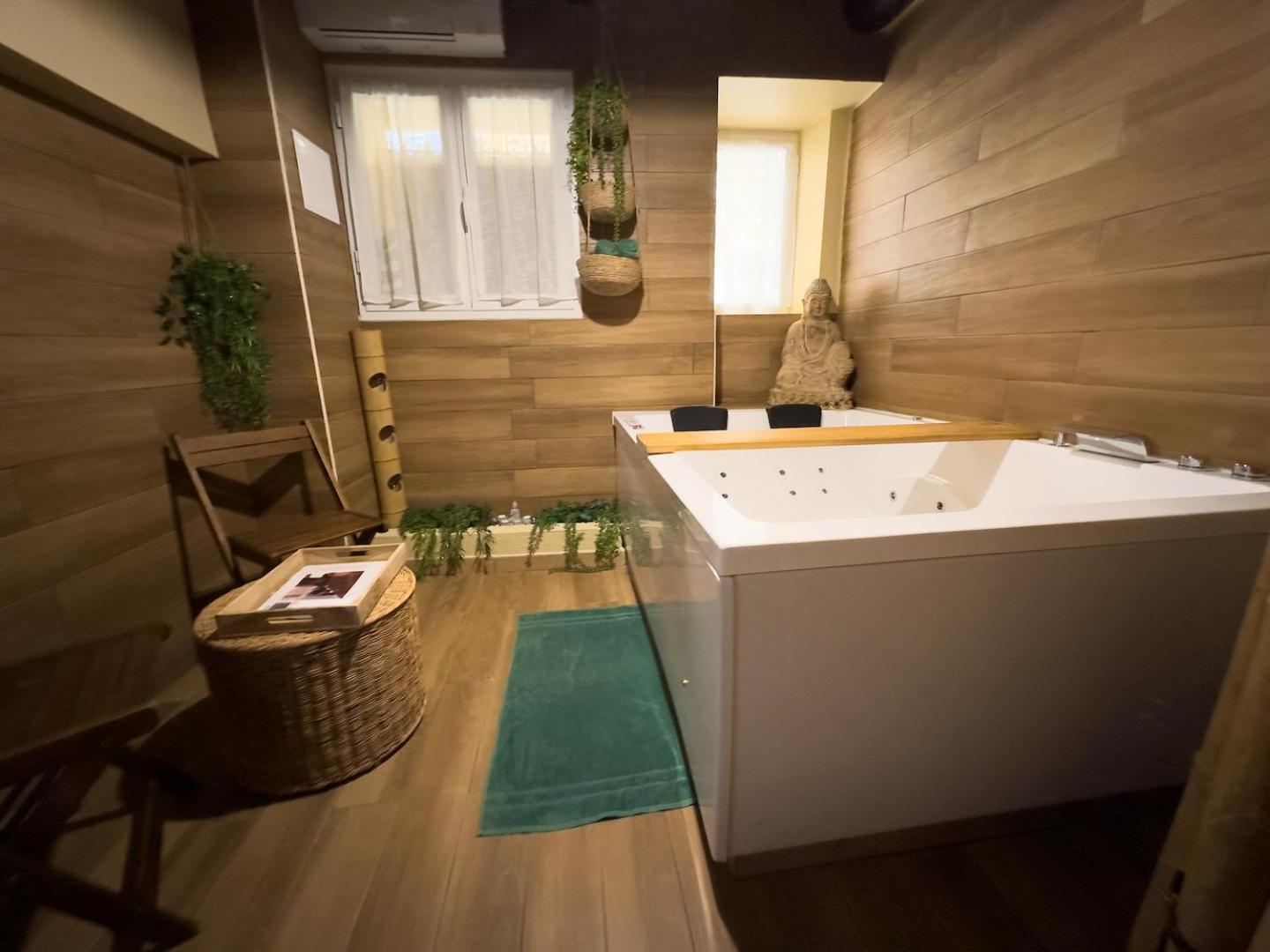 Le Balneo Jacuzzi Vieil Antibes Safranier Apartment Екстериор снимка